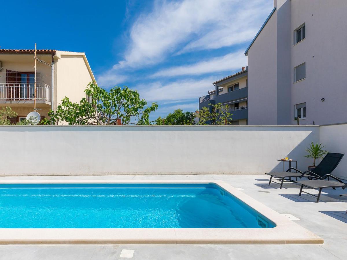 Apartma Laura By Interhome Pula