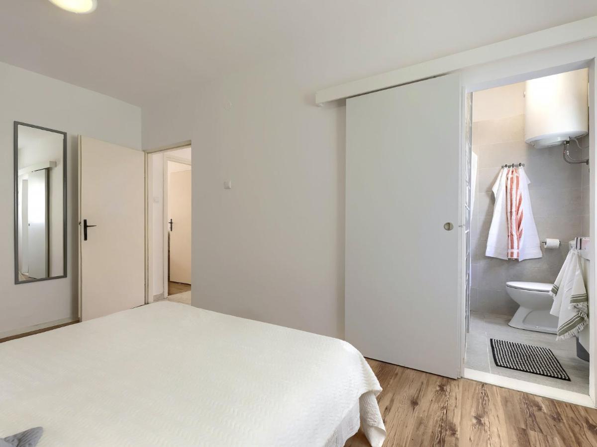 Laura By Interhome Apartma