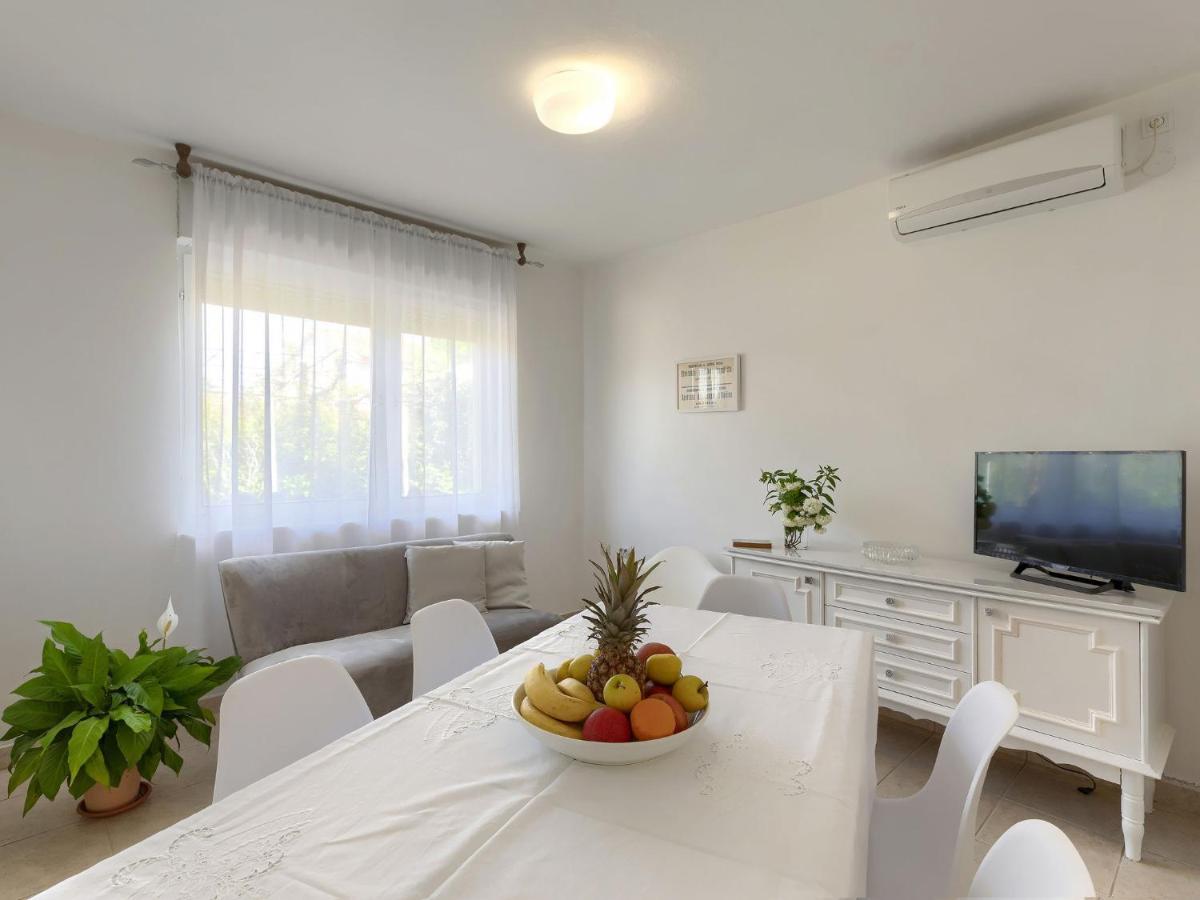 Apartment Laura By Interhome *